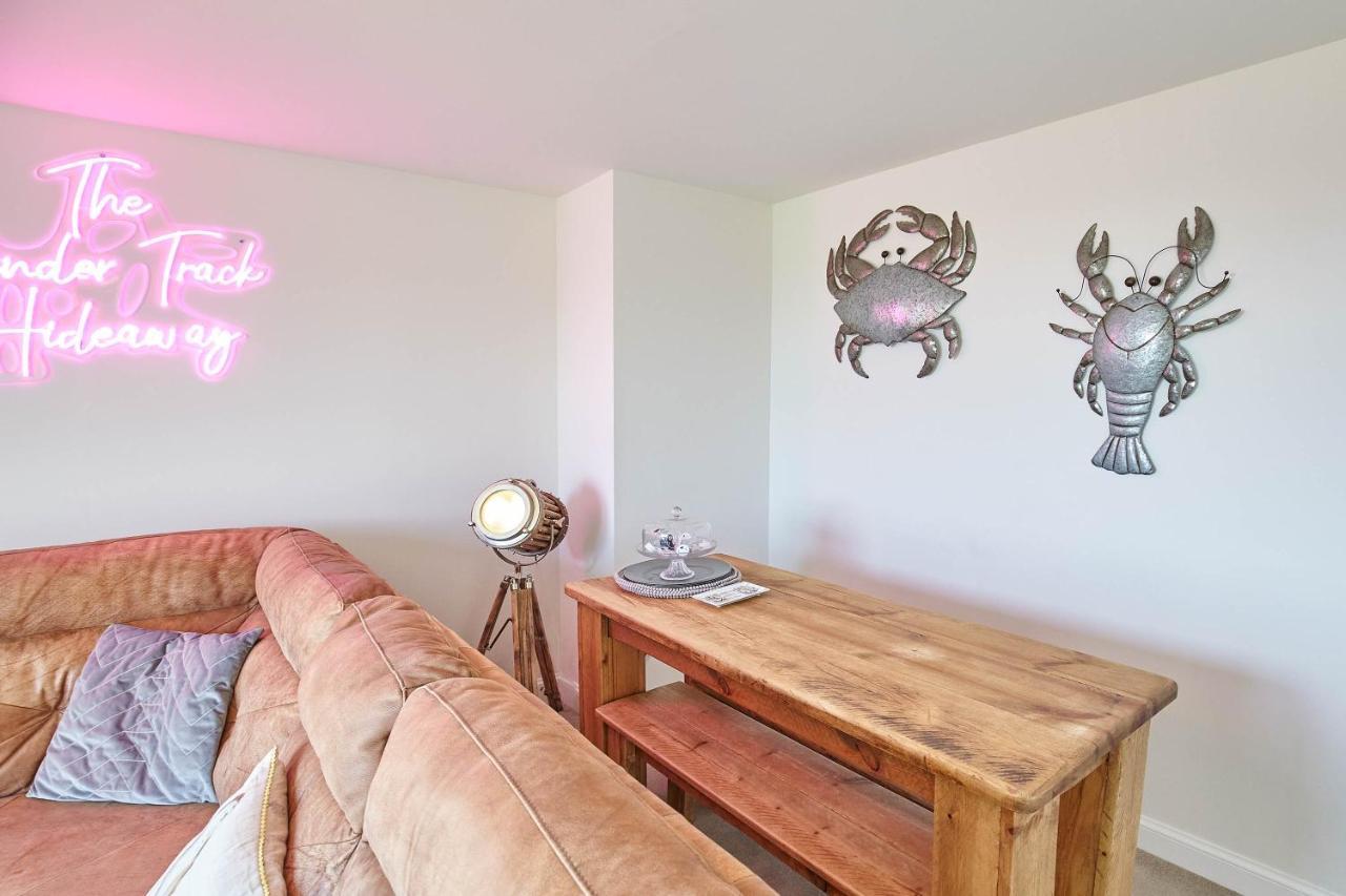 Host & Stay - The Cinder Track Hideaway Whitby Exterior photo